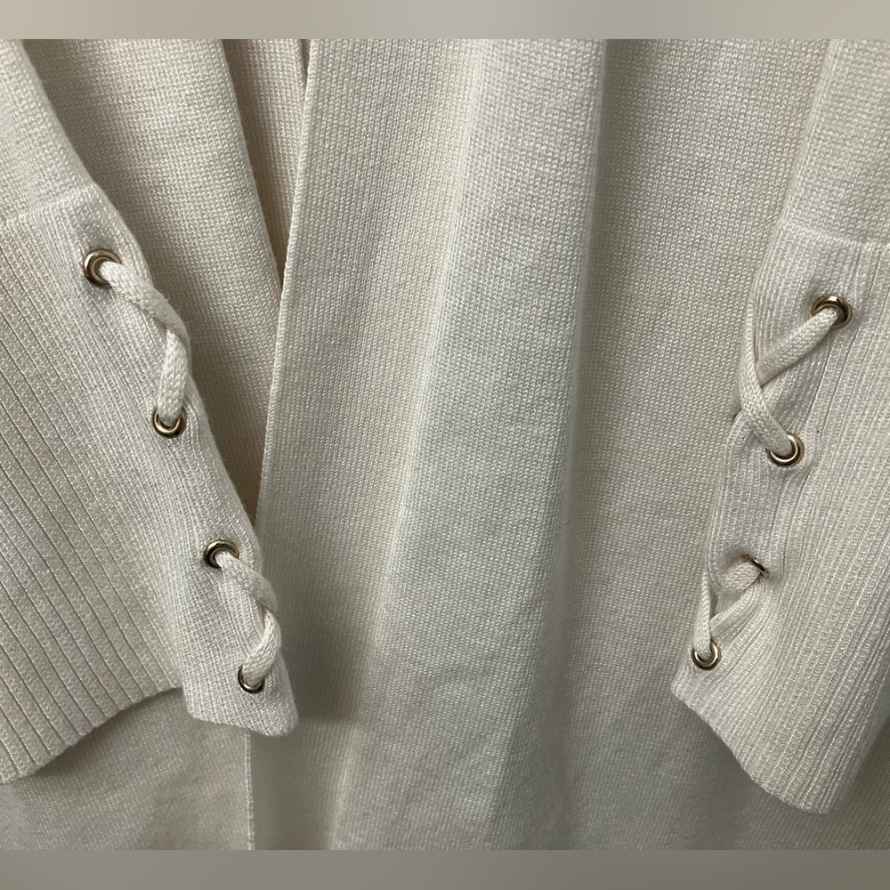 Like New! Large light cream coloured JM Collection duster